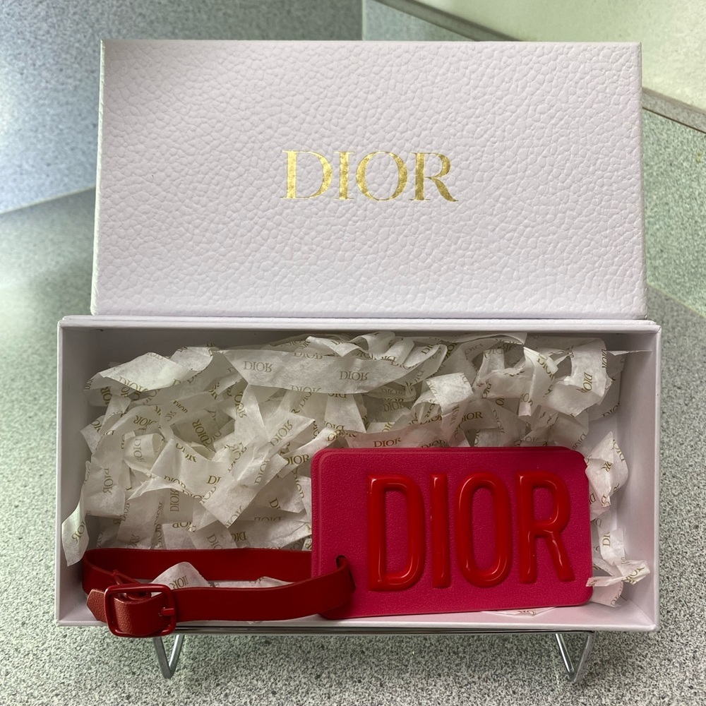 DIOR Red Luggage Travel Tag &
Compact Mirror NIB - Picture 2 of 3